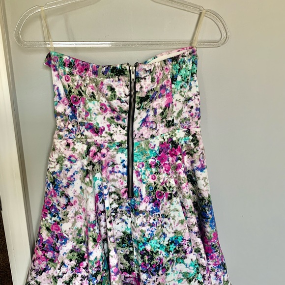 Size 7/medium beautiful pink floral dress - Picture 4 of 7